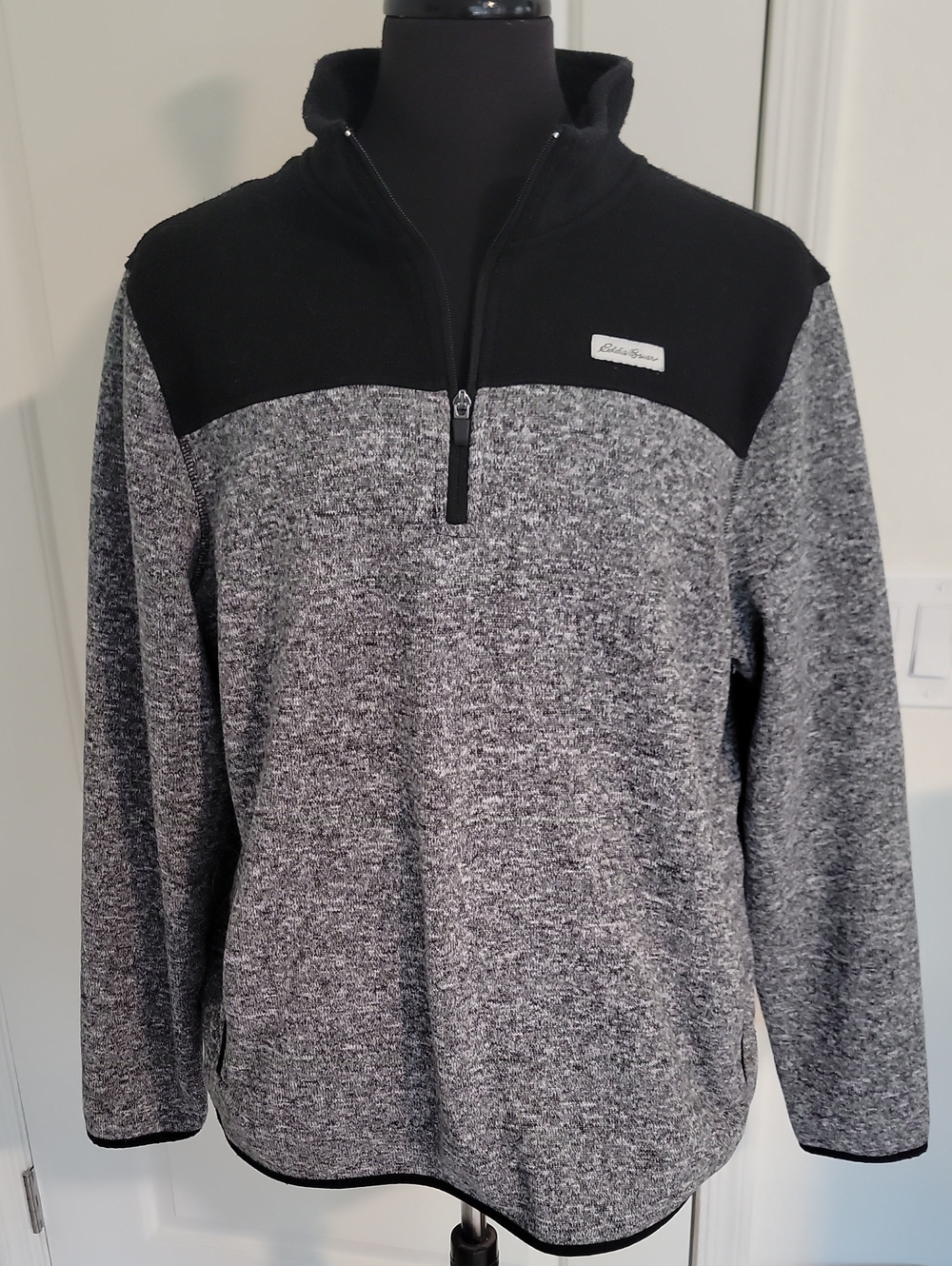 Eddie Bauer Men's Black and Gray Half-Zip Fleece Pullover